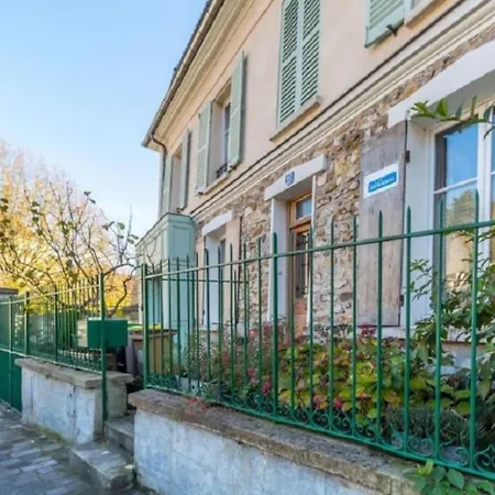 Apartment L' Eglise - 2 Pieces Avec Balcon Au Dernier Etage Vue Paris
